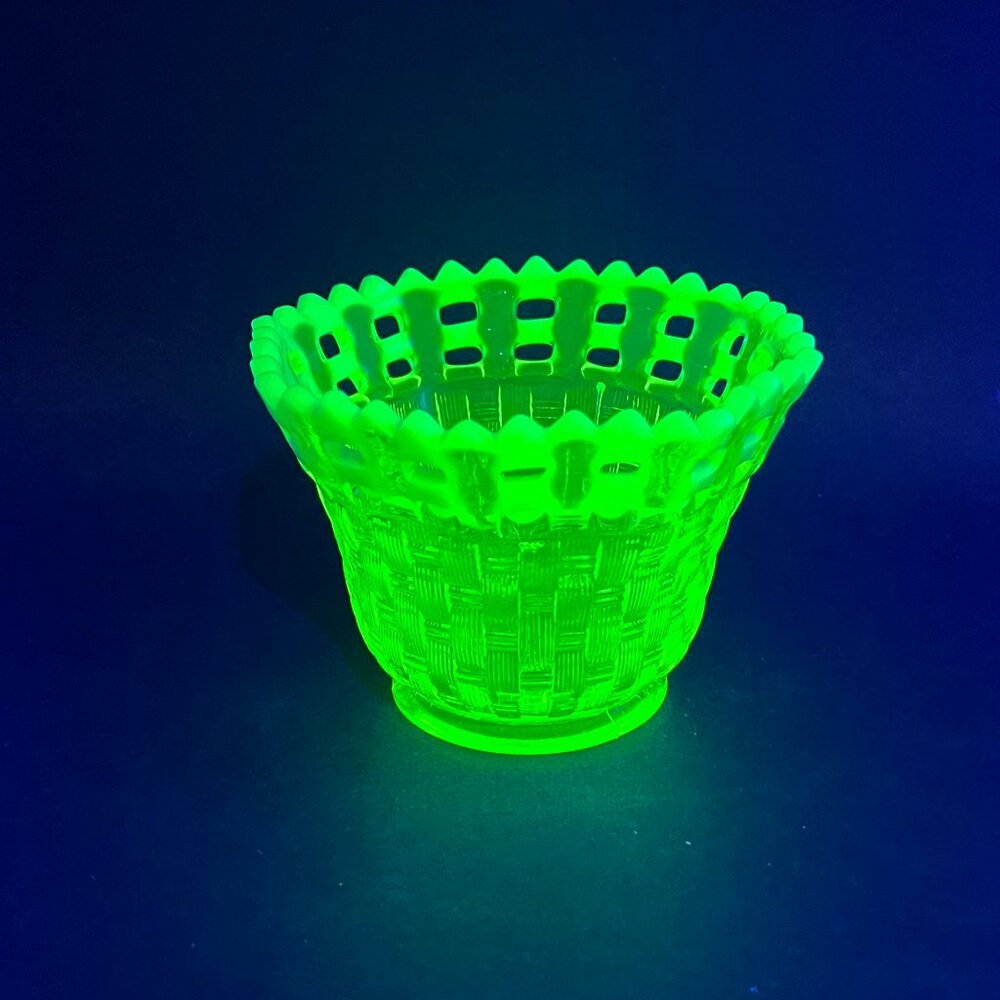 Vtg Fenton Art Glass Topaz Vaseline Uranium Opalescent Basket Weave Dish Bowl